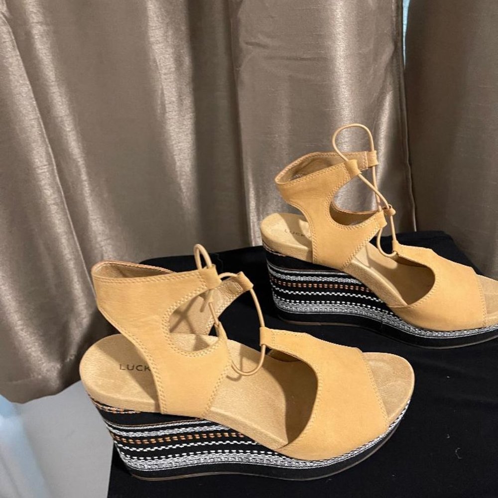 NEW LUCKY BRAND YEJIDA 3 LEATHER WEDGES